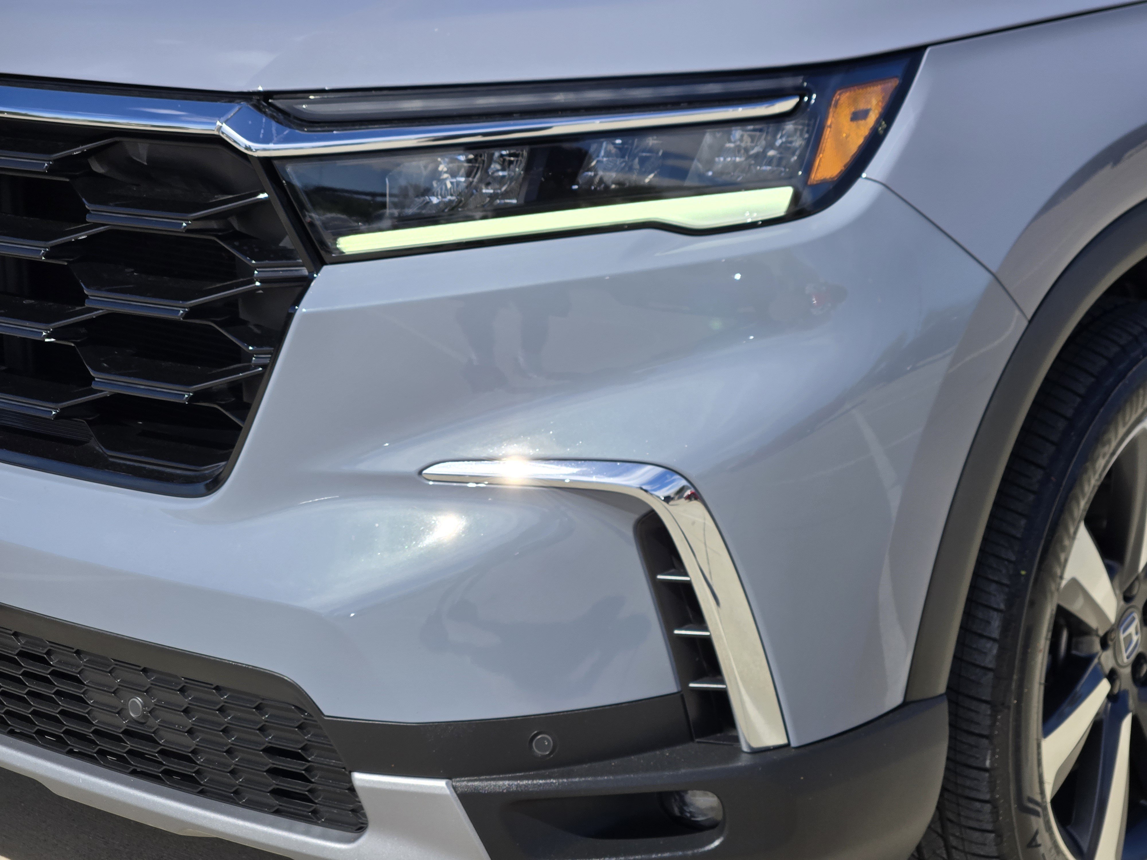 Certified 2025 Honda Pilot Touring image 9