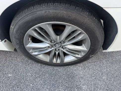 Used 2015 Toyota Camry SE w/ Moonroof Package FWD image 23