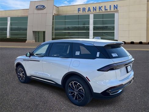 New 2026 Lincoln Nautilus Premier image 5