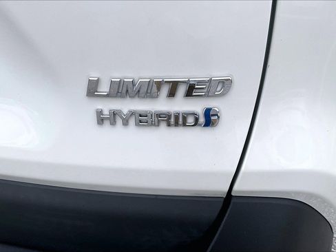 Used 2021 Toyota RAV4 Limited image 8