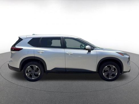 Used 2025 Nissan Rogue SV FWD image 16
