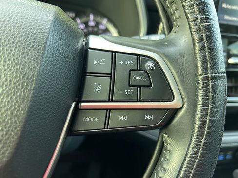 Used 2022 Toyota Highlander XLE FWD image 21