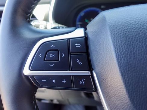 Certified 2024 Toyota Highlander Limited AWD/4WD image 14