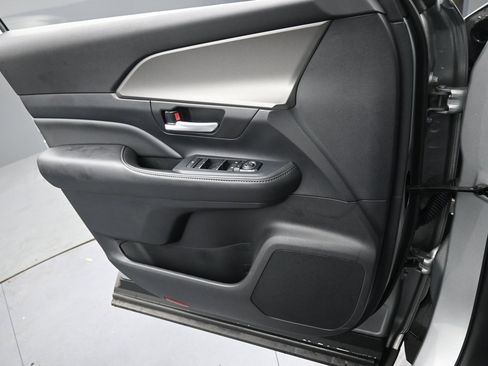 Used 2024 Toyota Grand Highlander XLE image 29