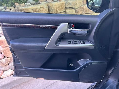 Used 2013 Toyota Land Cruiser AWD/4WD image 13
