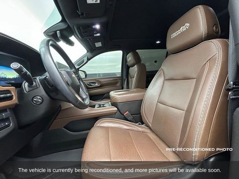 Used 2023 Chevrolet Suburban High Country image 11