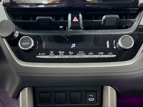 Used 2024 Toyota Corolla Cross LE w/ Moonroof Package image 23