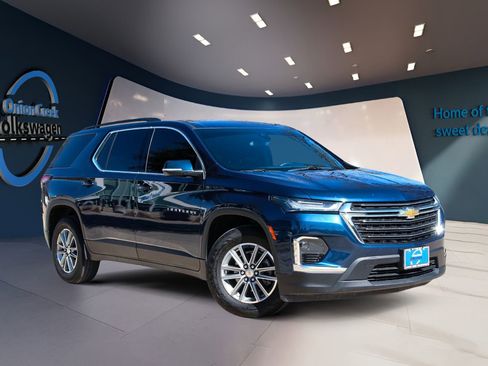 Used 2023 Chevrolet Traverse LT FWD image 2