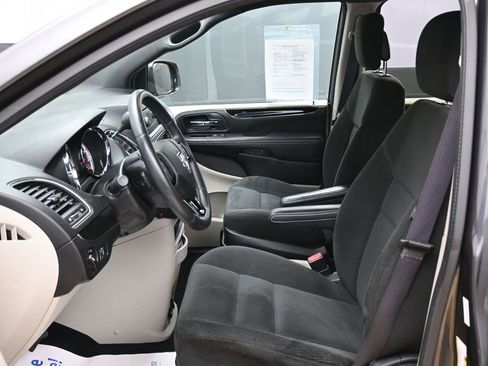 Used 2016 Dodge Grand Caravan SE FWD image 20