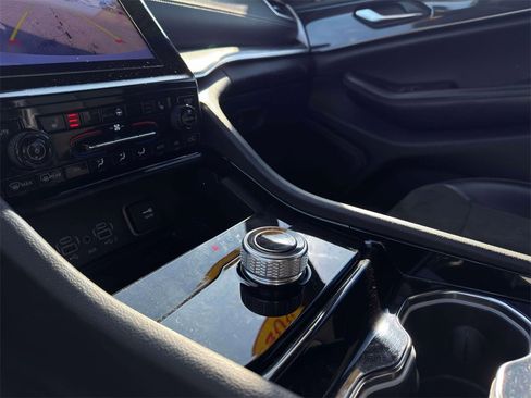 Used 2023 Jeep Grand Cherokee L Laredo image 26