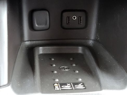 Used 2017 GMC Acadia Denali w/ Technology Package FWD image 28