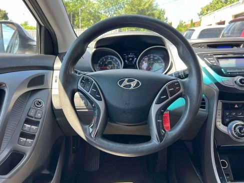 Used 2013 Hyundai Elantra GLS w/ Preferred Pkg FWD image 19