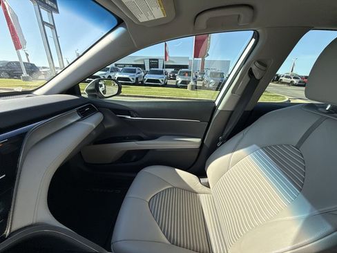 Used 2019 Toyota Camry SE FWD image 26