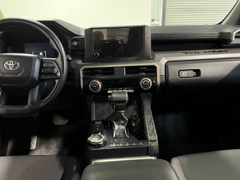 Used 2025 Toyota Tacoma SR5 AWD/4WD image 20