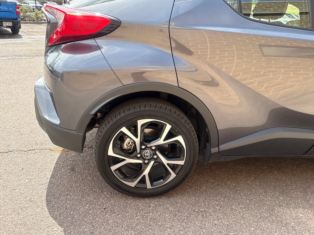 Used 2019 Toyota C-HR XLE FWD image 33