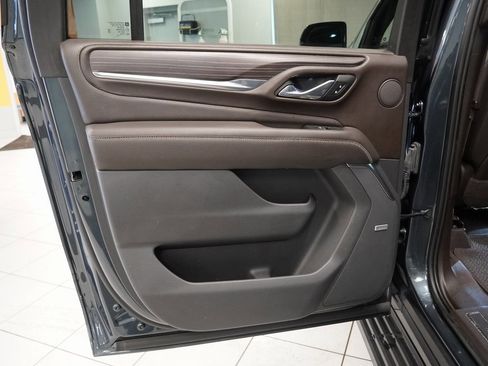 Used 2021 GMC Yukon XL Denali w/ Denali Premium Package image 30