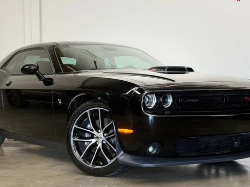 Used 2016 Dodge Challenger R/T Scat Pack RWD image 1