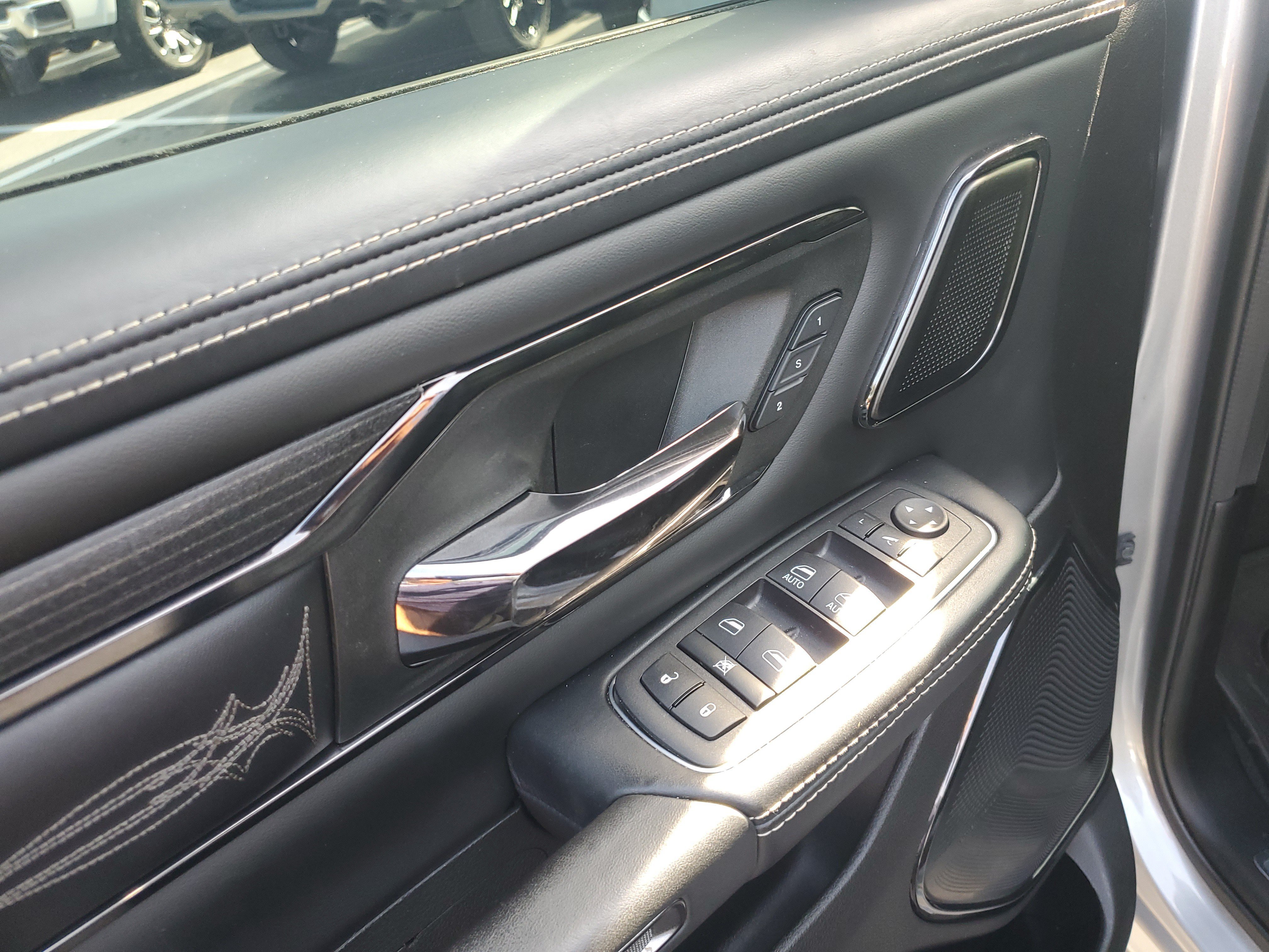 Used 2023 RAM 1500 Limited AWD/4WD image 12