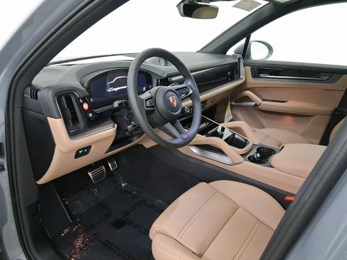 Used 2026 Porsche Cayenne S AWD/4WD image 4