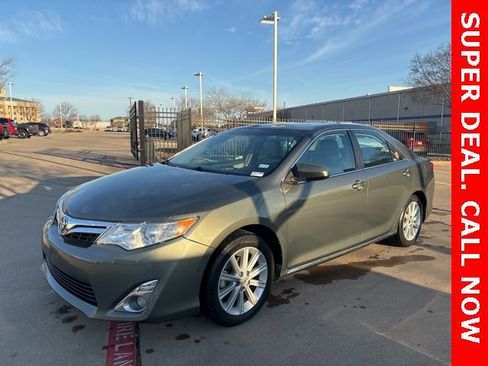 Used 2012 Toyota Camry XLE image 1