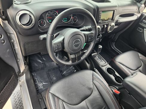 Used 2018 Jeep Wrangler Sahara w/ Connectivity Group image 25