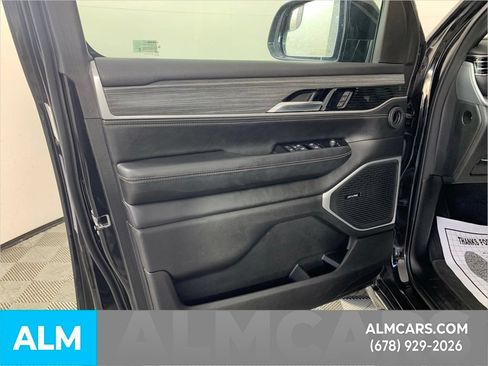 Used 2023 Jeep Wagoneer Series II AWD/4WD image 26
