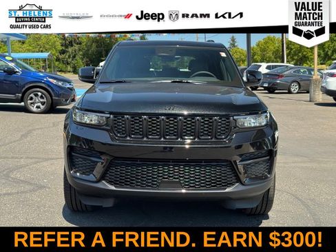 Used 2025 Jeep Grand Cherokee Altitude image 12