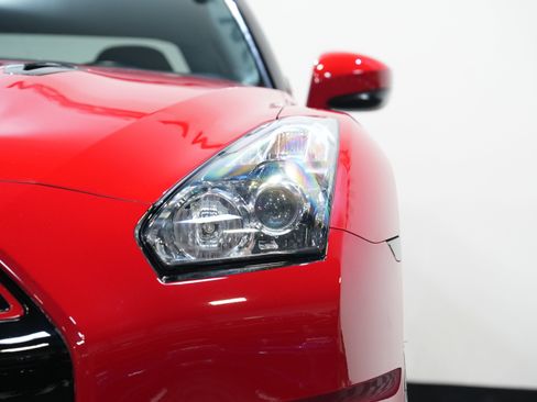 Used 2012 Nissan GT-R Premium image 10