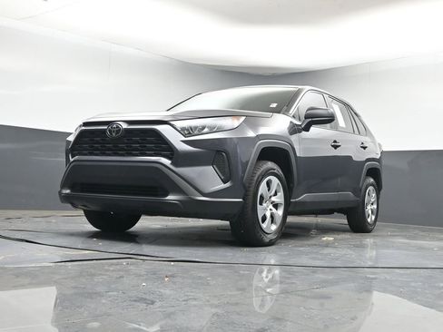 Used 2022 Toyota RAV4 LE image 30