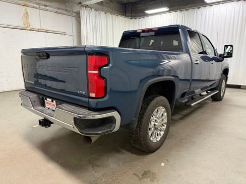 Used 2025 Chevrolet Silverado 3500 LTZ AWD/4WD image 6