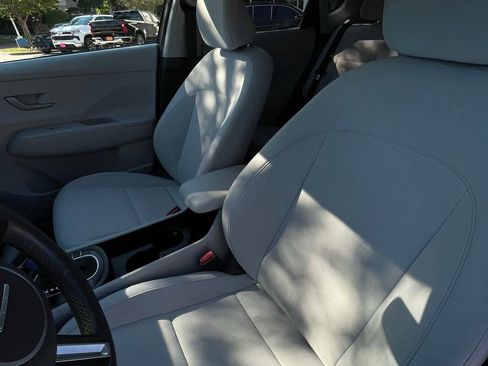 Used 2025 Hyundai Kona SEL FWD image 21