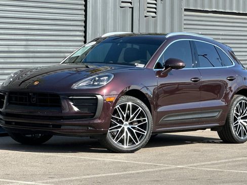 Certified 2023 Porsche Macan image 1
