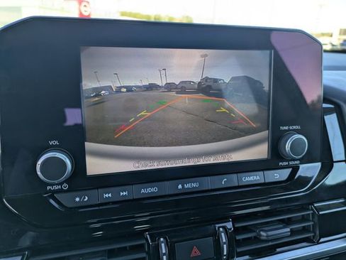 Used 2024 Nissan Pathfinder SV image 24