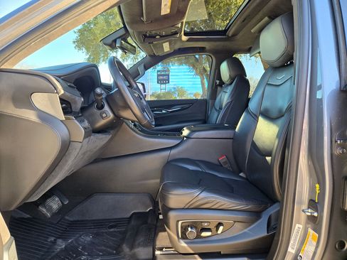 Certified 2020 Cadillac Escalade Platinum w/ Escalade Sport Edition image 9