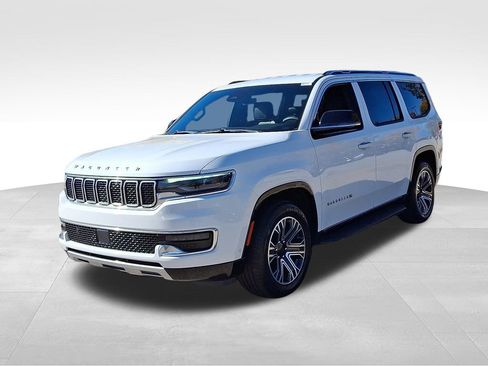 Used 2024 Jeep Wagoneer Series II w/ Flexible Seating Group image 3