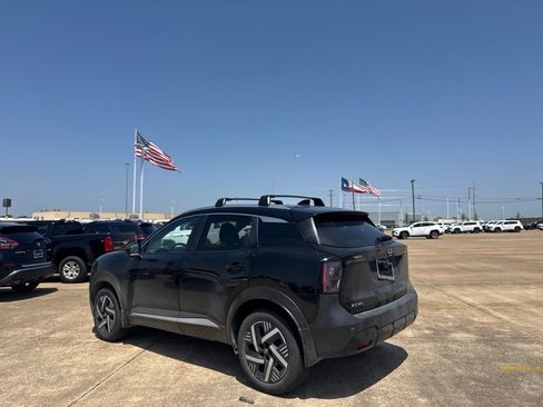Used 2025 Nissan Kicks SV w/ SV Premium Package FWD image 13
