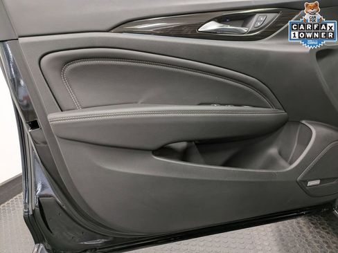 Used 2018 Buick Regal Essence w/ Driver Confidence Package #1 FWD image 8