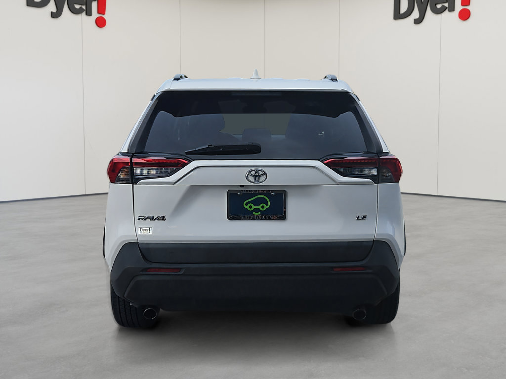 Used 2021 Toyota RAV4 LE FWD image 4