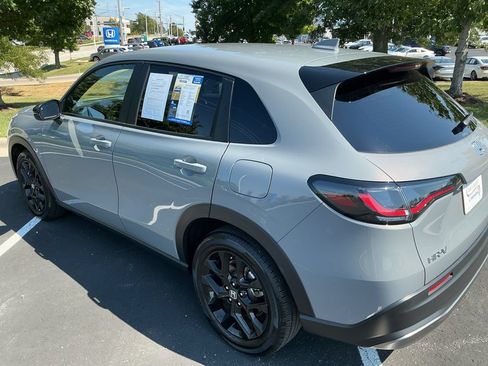 Used 2025 Honda HR-V Sport image 9