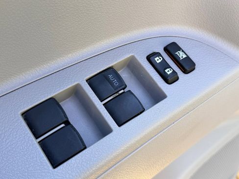 Used 2013 Toyota Highlander SE image 9