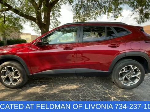 Used 2024 Chevrolet Trax LT w/ Driver Confidence Package FWD image 5