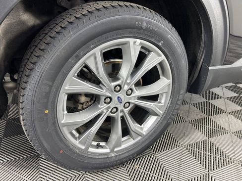 Used 2023 Ford Explorer Limited image 5