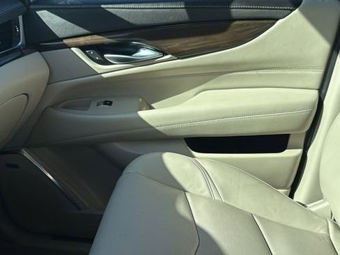 Used 2020 Cadillac Escalade Luxury image 23