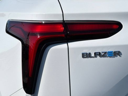 Used 2026 Chevrolet Blazer EV LT FWD image 43