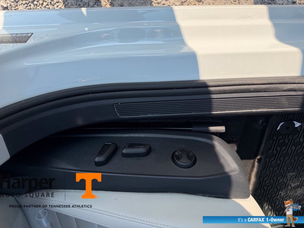 Used 2024 Volkswagen Jetta SE w/ Panoramic Sunroof Package FWD image 17