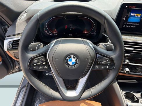 Used 2023 BMW 540i w/ Premium Package RWD image 9