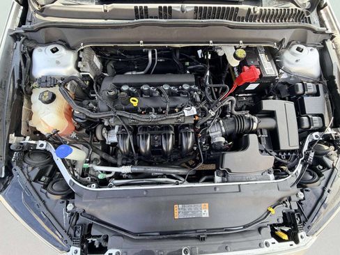 Used 2017 Ford Fusion SE w/ Fusion SE Technology Package FWD image 12
