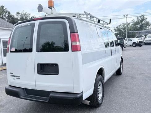 Used 2011 Chevrolet Express 2500 RWD image 3