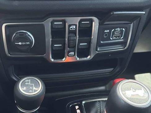 Used 2024 Jeep Wrangler Unlimited Sahara w/ Technology Group AWD/4WD image 34
