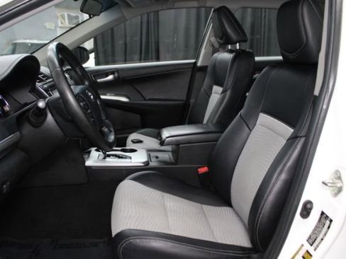 Used 2014 Toyota Camry SE image 22